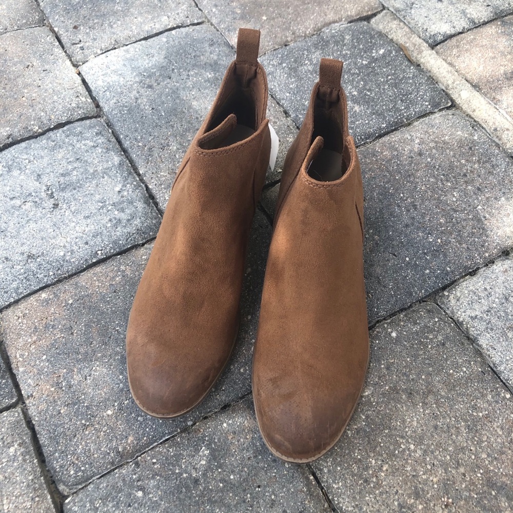 American Eagle suede ankle boots